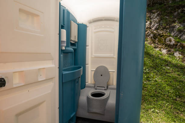 Porta potty delivery and setup in Narrows, VA